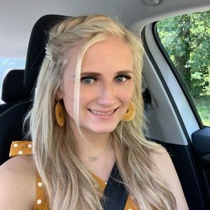 Meet your Posher, Hannah